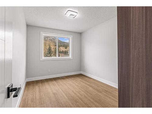 Unit 1-1615 1 Avenue, Canmore, AB - Indoor Photo Showing Other Room