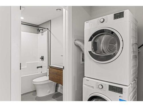 Unit 1-1615 1 Avenue, Canmore, AB - Indoor Photo Showing Laundry Room