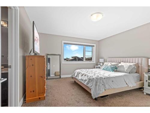 738 Cypress Lane, Springbrook, AB - Indoor Photo Showing Bedroom