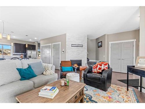 738 Cypress Lane, Springbrook, AB - Indoor Photo Showing Living Room