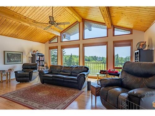 Sunhaven Road, Rural Lacombe County, AB - Indoor Photo Showing Living Room