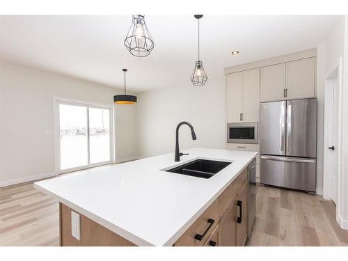 21 Toal Close, Red Deer, AB - Indoor Photo Showing Kitchen With Stainless Steel Kitchen With Double Sink With Upgraded Kitchen