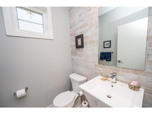 4607 45 Street, Red Deer, AB - Indoor Photo Showing Bathroom