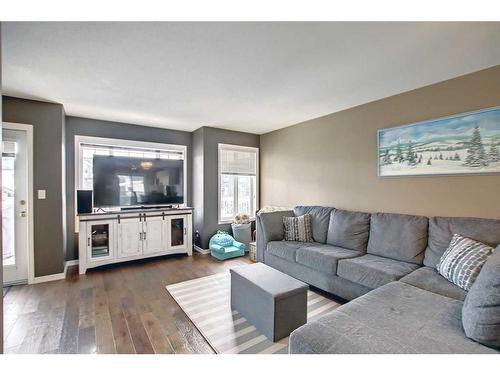 1602-5220 50A Avenue, Sylvan Lake, AB - Indoor Photo Showing Living Room