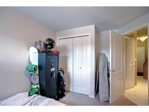 1602-5220 50A Avenue, Sylvan Lake, AB - Indoor Photo Showing Bedroom