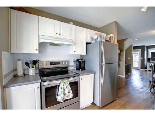 1602-5220 50A Avenue, Sylvan Lake, AB - Indoor Photo Showing Kitchen