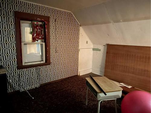 4917 Railway Avenue, Coronation, AB - Indoor Photo Showing Other Room