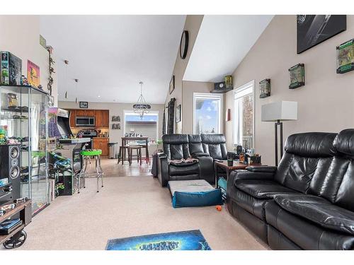 316 Wiley Crescent, Red Deer, AB - Indoor Photo Showing Living Room
