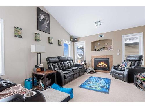 316 Wiley Crescent, Red Deer, AB - Indoor Photo Showing Living Room With Fireplace
