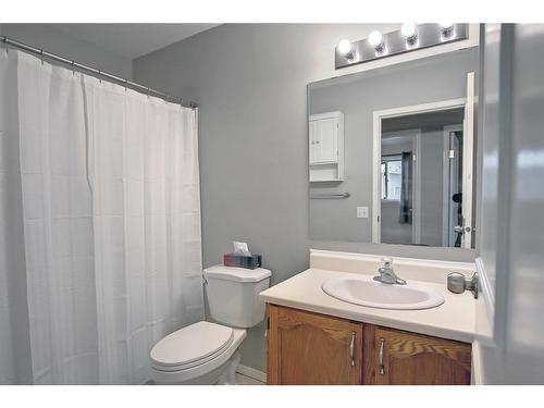 4715/4717 50 Street, Caroline, AB - Indoor Photo Showing Bathroom