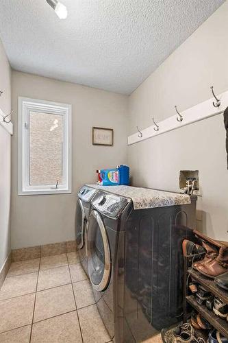 21 Silverstone Mews Nw, Calgary, AB - Indoor Photo Showing Laundry Room