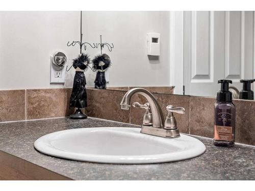 21 Silverstone Mews Nw, Calgary, AB - Indoor Photo Showing Bathroom