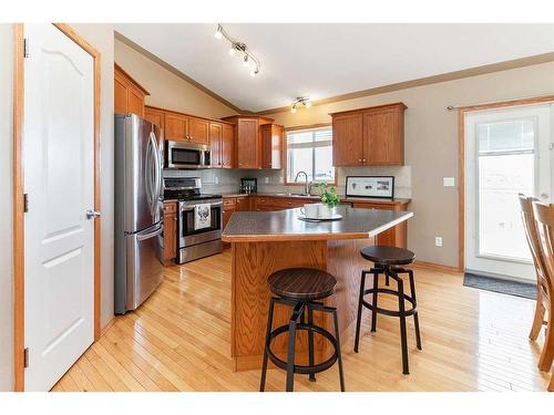75 Irving Crescent, Red Deer, AB - Indoor Photo Showing Kitchen
