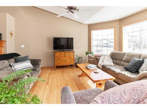 75 Irving Crescent, Red Deer, AB - Indoor Photo Showing Living Room