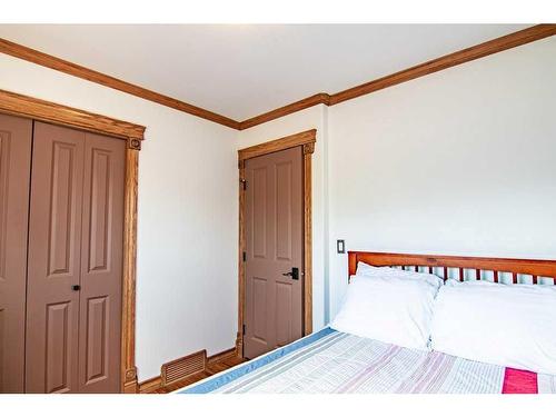 3911 50 Avenue, Sylvan Lake, AB - Indoor Photo Showing Bedroom