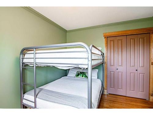 3911 50 Avenue, Sylvan Lake, AB - Indoor Photo Showing Bedroom