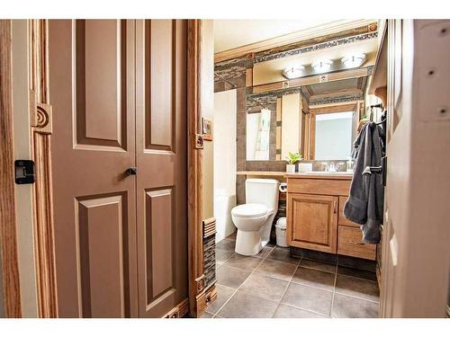 3911 50 Avenue, Sylvan Lake, AB - Indoor Photo Showing Bathroom