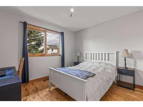 342 Hoodoo Crescent, Canmore, AB - Indoor Photo Showing Bedroom
