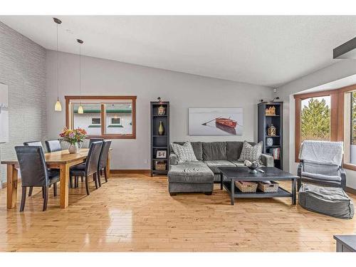 342 Hoodoo Crescent, Canmore, AB - Indoor Photo Showing Living Room