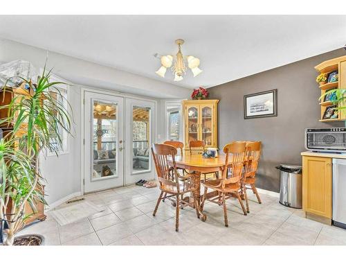 14 Fawn Close, Sylvan Lake, AB - Indoor Photo Showing Dining Room