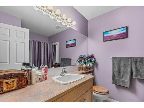14 Fawn Close, Sylvan Lake, AB - Indoor Photo Showing Bathroom