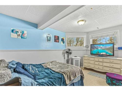 14 Fawn Close, Sylvan Lake, AB - Indoor Photo Showing Bedroom
