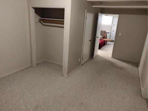 1-6-4712 50 Street, Camrose, AB - Indoor Photo Showing Other Room