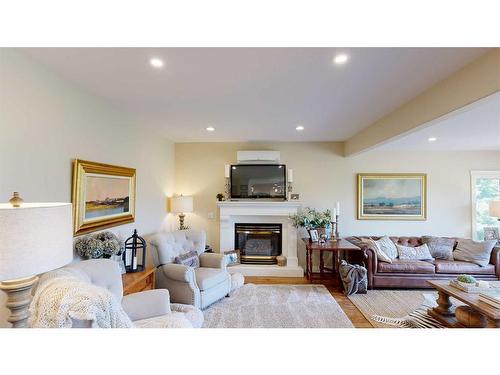 5218 57 Street, Stettler, AB - Indoor Photo Showing Living Room