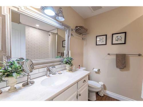 5218 57 Street, Stettler, AB - Indoor Photo Showing Bathroom
