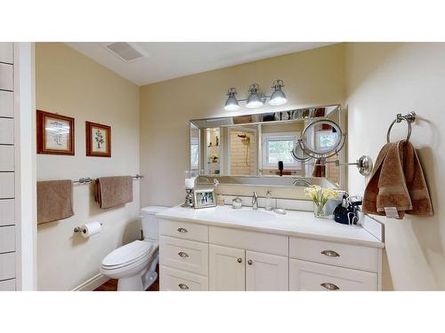 5218 57 Street, Stettler, AB - Indoor Photo Showing Bathroom