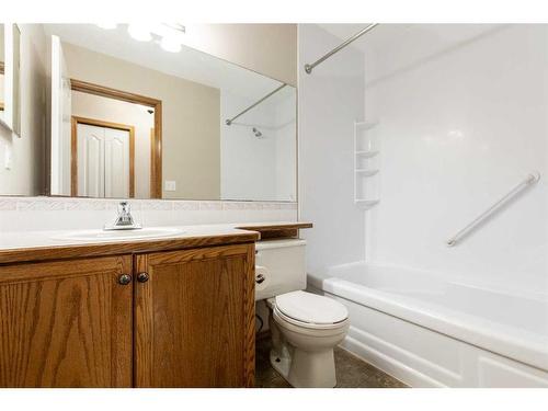 54 Herder Drive, Sylvan Lake, AB - Indoor Photo Showing Bathroom