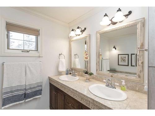 217-27111 Highway 597, Rural Lacombe County, AB - Indoor Photo Showing Bathroom