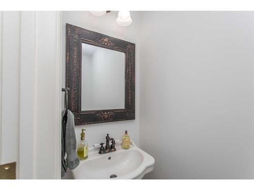217-27111 Highway 597, Rural Lacombe County, AB - Indoor Photo Showing Bathroom