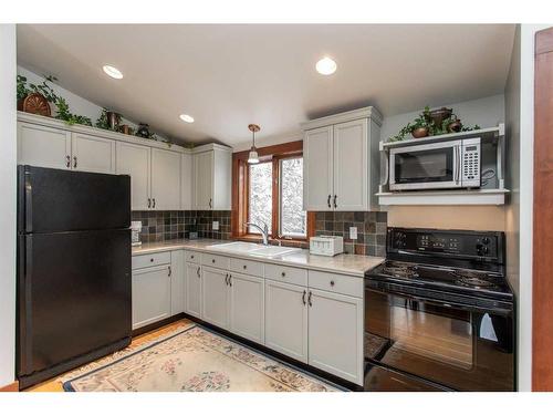 217-27111 Highway 597, Rural Lacombe County, AB - Indoor Photo Showing Kitchen