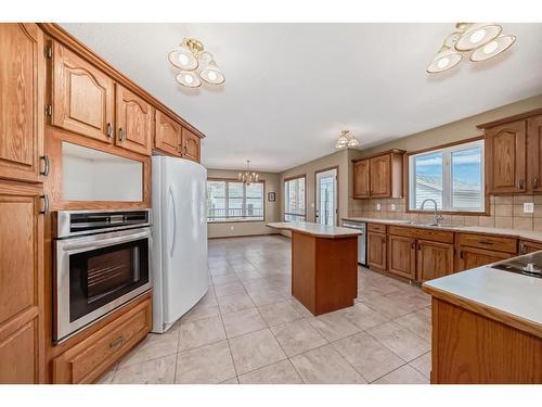 6041 47 Street Close, Innisfail, AB - Indoor Photo Showing Kitchen