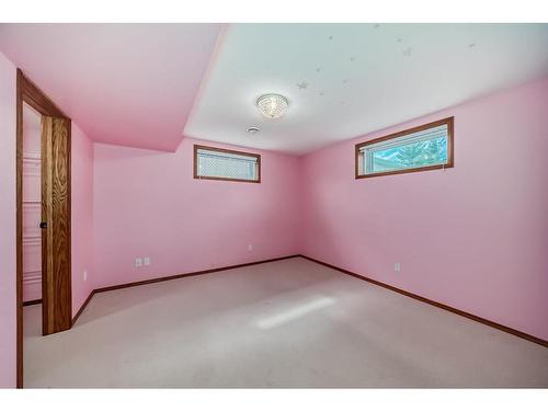 6041 47 Street Close, Innisfail, AB - Indoor Photo Showing Other Room