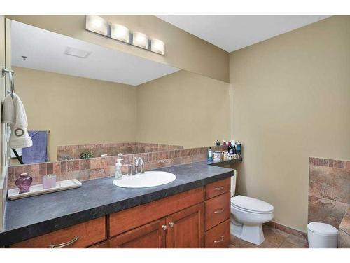 203-4707 50 Street, Sylvan Lake, AB - Indoor Photo Showing Bathroom