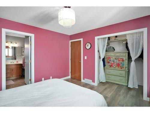 146 Robinson Crescent, Red Deer, AB - Indoor Photo Showing Bedroom