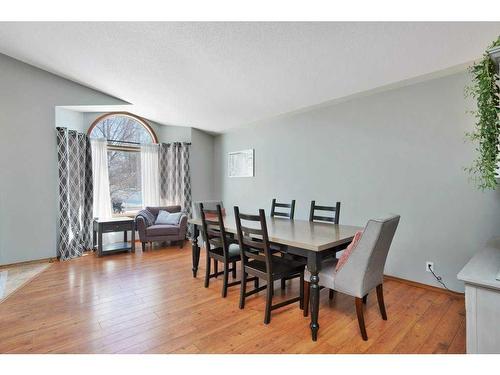 146 Robinson Crescent, Red Deer, AB - Indoor Photo Showing Dining Room