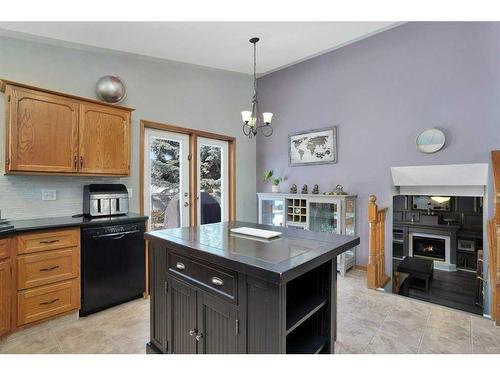 146 Robinson Crescent, Red Deer, AB - Indoor Photo Showing Kitchen