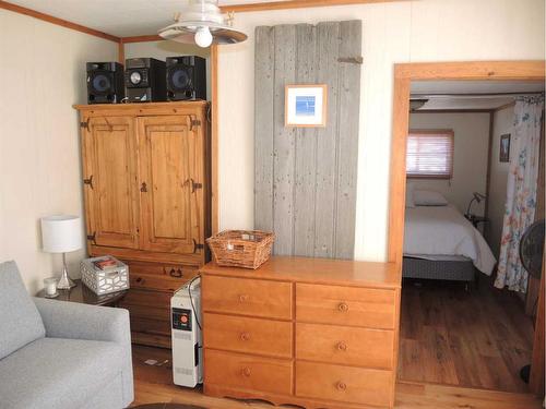 3925 50 Avenue, Sylvan Lake, AB - Indoor Photo Showing Bedroom