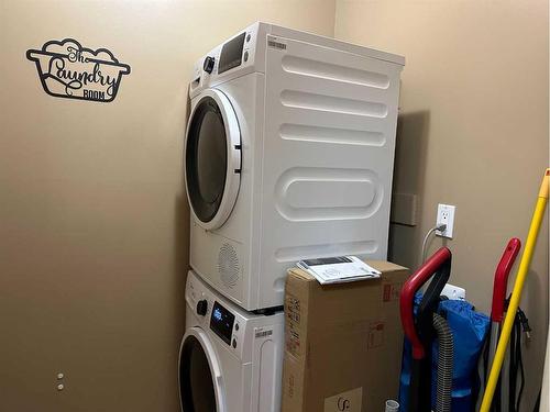 301-4722 44 Street, Sylvan Lake, AB - Indoor Photo Showing Laundry Room