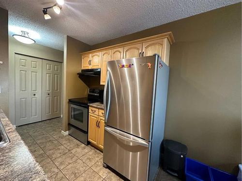 301-4722 44 Street, Sylvan Lake, AB - Indoor Photo Showing Kitchen With Stainless Steel Kitchen