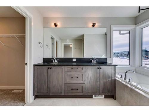 847 Bayview Terrace Sw, Airdrie, AB - Indoor Photo Showing Bathroom