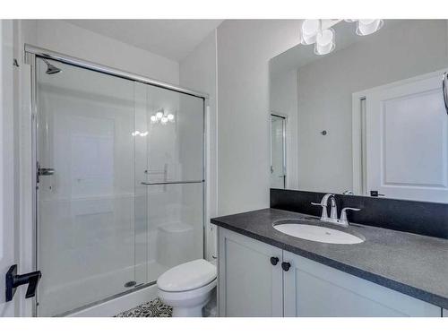 847 Bayview Terrace Sw, Airdrie, AB - Indoor Photo Showing Bathroom