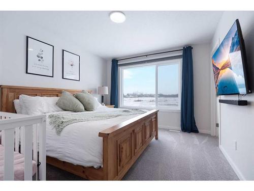 71 Memorial Parkway, Rural Red Deer County, AB - Indoor Photo Showing Bedroom