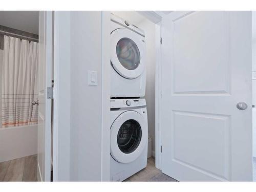 71 Memorial Parkway, Rural Red Deer County, AB - Indoor Photo Showing Laundry Room