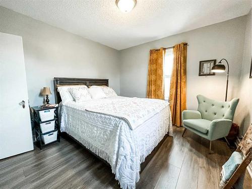 5001 57 Street, Stettler, AB - Indoor Photo Showing Bedroom