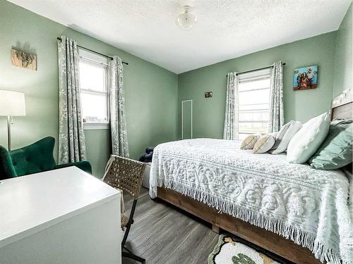 5001 57 Street, Stettler, AB - Indoor Photo Showing Bedroom