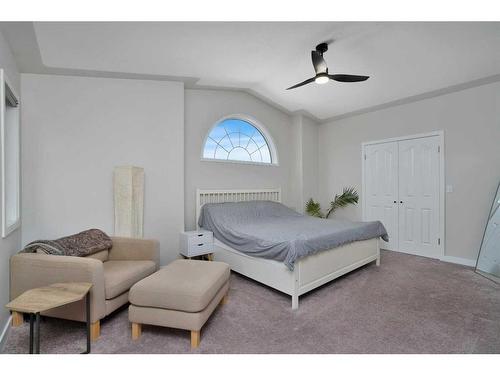 8 Pritchard Close, Sylvan Lake, AB - Indoor Photo Showing Bedroom